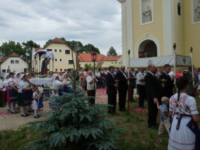 2012. Úrnapja Vácrátóton. 864.